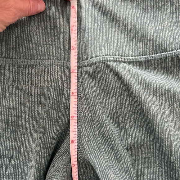 Lululemon Wunder Under tights 6 - Picture 9 of 11